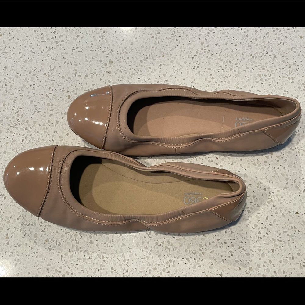 Women’s Size 10M Easy Spirit Gessica Nude Flats